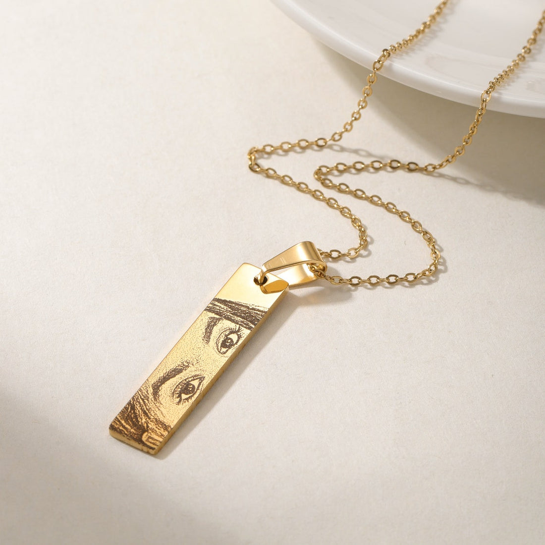 The Top 5 Benefits of Giving a Personalized Human Eye Necklace as a Gift